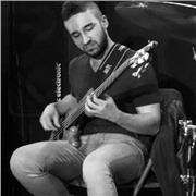 Professeur de musique offre des cours de basse (tous les styles de musique) et de solfège